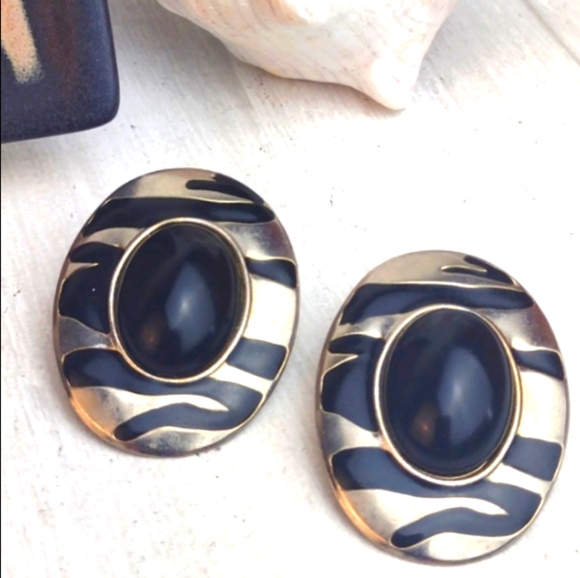 Vintage Black & Silver Tone Tin Like Light Weight Zebra Concho Earrings - Picture 8 of 8